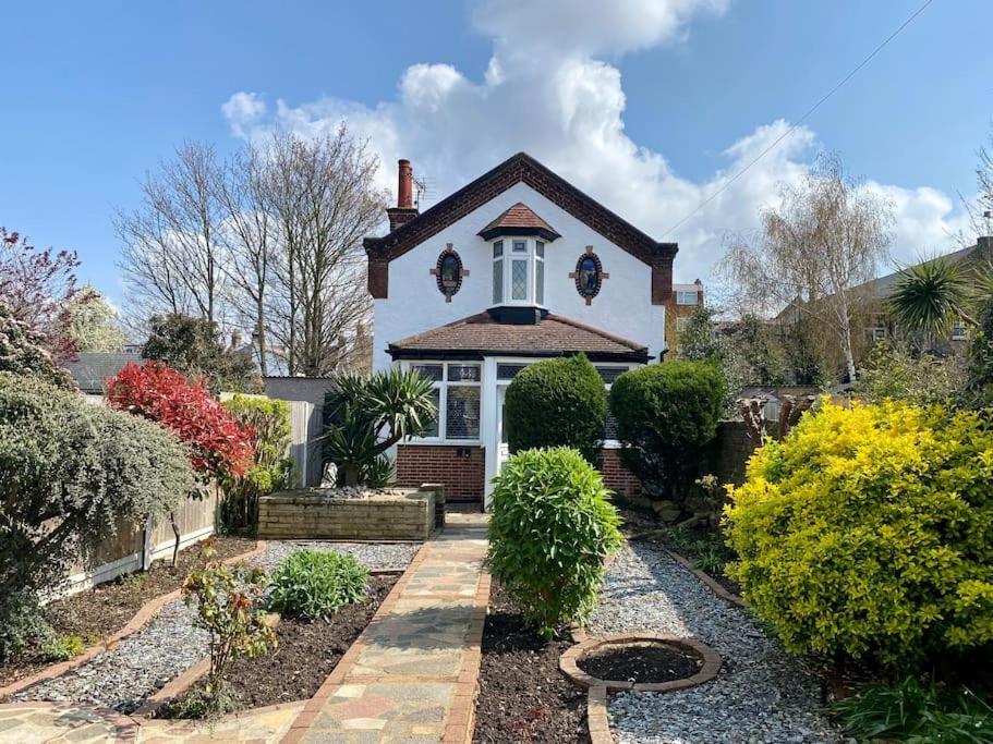Charming Seaside Cottage In Leigh-On-Sea サウスエンド・オン・シー エクステリア 写真