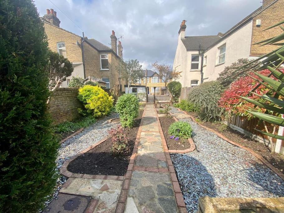 Charming Seaside Cottage In Leigh-On-Sea サウスエンド・オン・シー エクステリア 写真