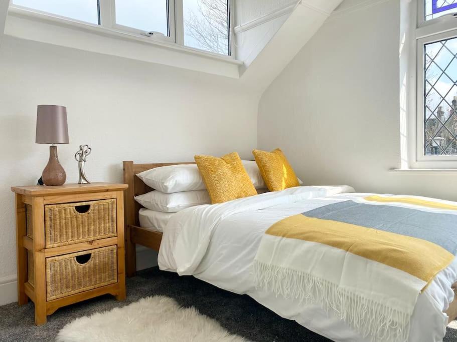 Charming Seaside Cottage In Leigh-On-Sea サウスエンド・オン・シー エクステリア 写真